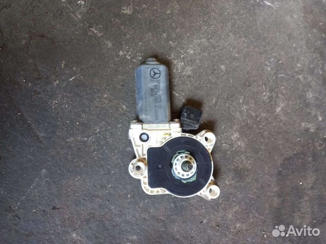 Мотор стеклоподъемника передний левый Mercedes