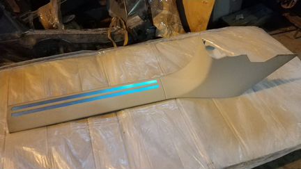 Накладка порога (внутренняя) Передняя левая A8