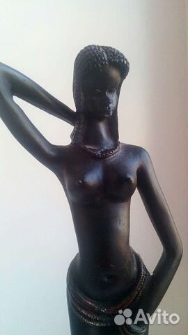 Статуетка негритянки