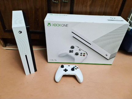Xbox ONE S 1000GB (2019 года) +5 топовых игр