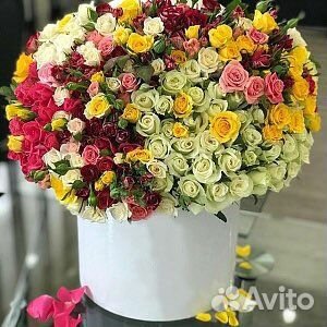 Большой букет кустовых роз