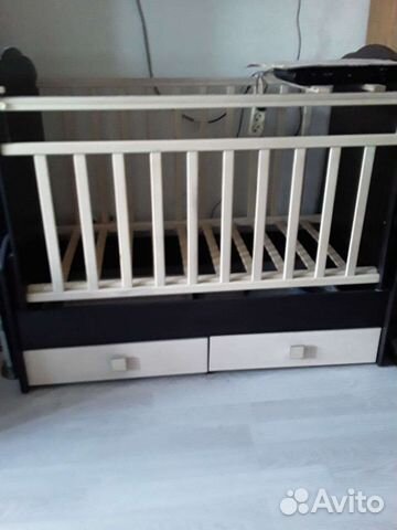 Детская кроватка с маятником и 2 ящиками