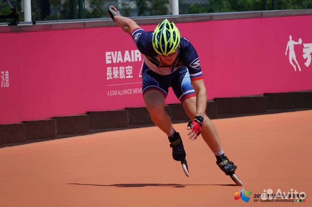 Профессиональный тренер по роликовым конькам