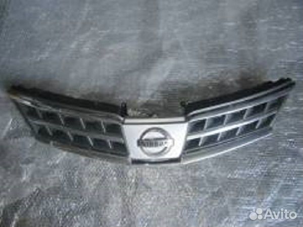 Решетка радиатора Nissan Tiida