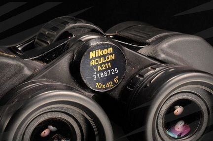 Nikon aculon A211 10X42 / 8725