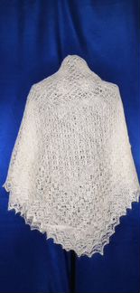 032 Белая паутинка ручной работы