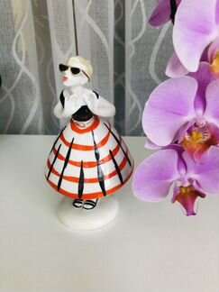 Фарфоровая статуэтка модницы