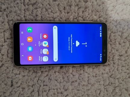 Мобильный телефон Samsung