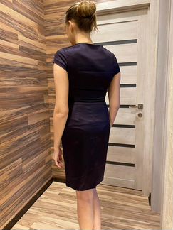 Атласное платье фиолетового цвета