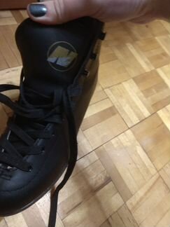 Коньки фигурные 39 размер