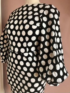 Платье с пышными рукавами