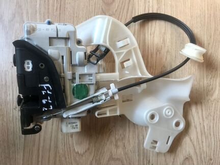 Замок двери задний левый VW Touareg NF