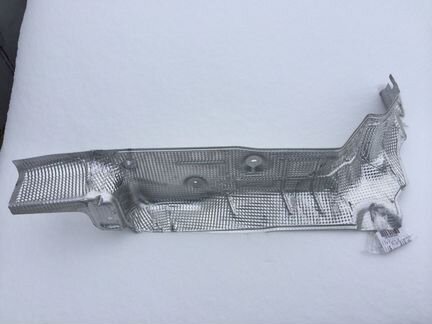 Экран теплоизоляционный тоннеля Audi Q7