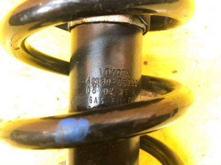 Амортизатор задний левый Toyota Avensis 2 T250