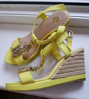 Яркие.Неоновые.Желтые босоножки River Island
