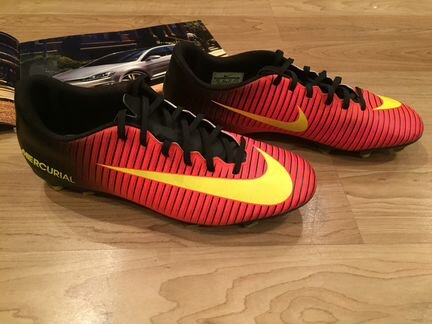 Яркие бутсы шиповки Nike Mercurial Vortex