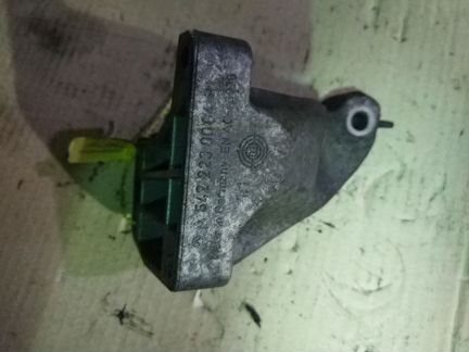 Кронштейн двигателя левый Mercedes w211 6422230004