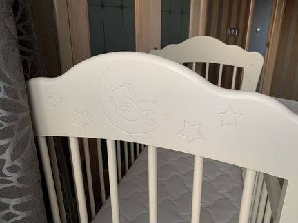 Детская кроватка с матрасом