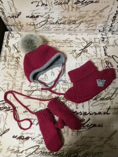 Комплект: шапочка, манишка и варежки