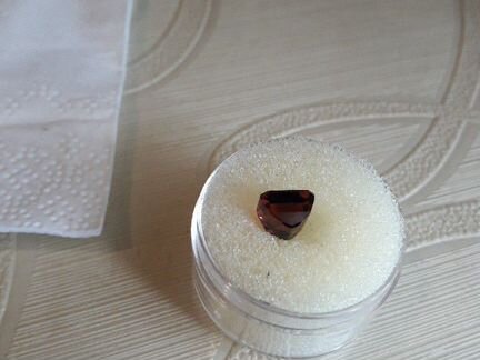 Турмалин природный