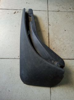 Брызговик задний левый Ford Kuga 2010