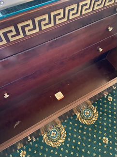 Итальянский комод из красного дерева