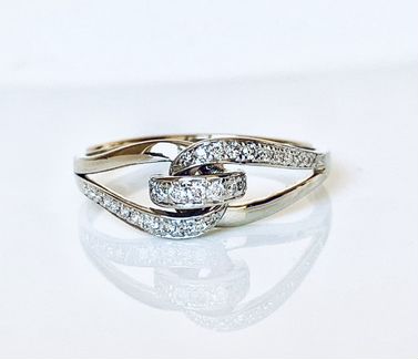 Кольцо из белого золота с бриллиантами