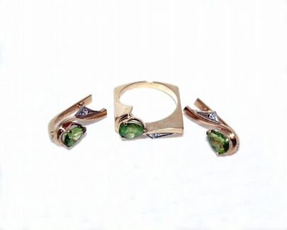 Серьги и кольцо с хризолитами 6С-471
