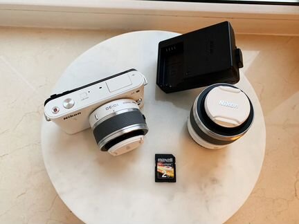 Nikon 1 j1 Фотоаппарат с 2-мя сменными объективами