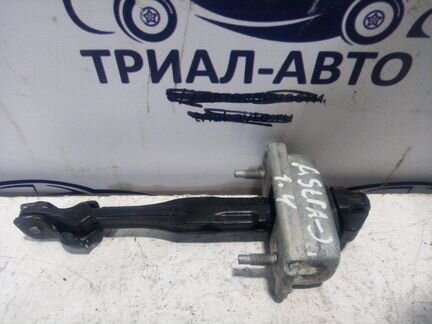 Ограничитель двери передний Opel Astra J 2009-2015