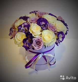 Роза с эустомой в коробке