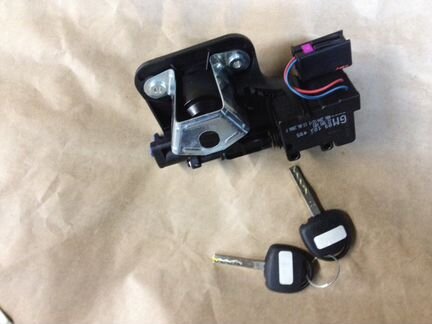 Кнопка крышки багажника Opel Corsa-C 93179314