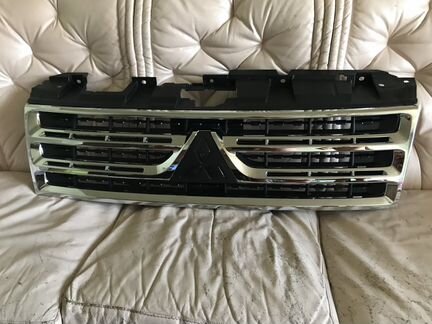 Mitsubishi pajero 4 решетка радиатора 05-15