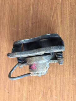 Суппорт передний правый Mitsubishi Lancer 9