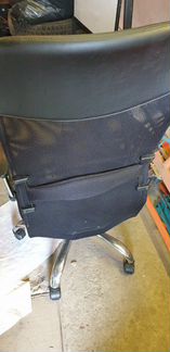 Офисное кресло