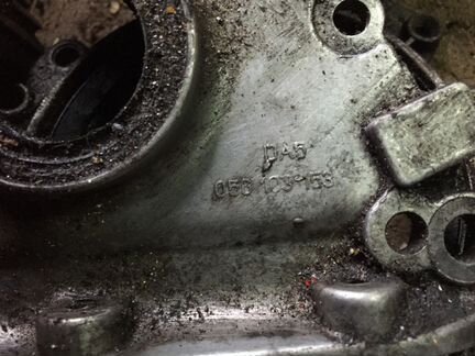 Крышка коленвала передняя 056103153 VW Audi