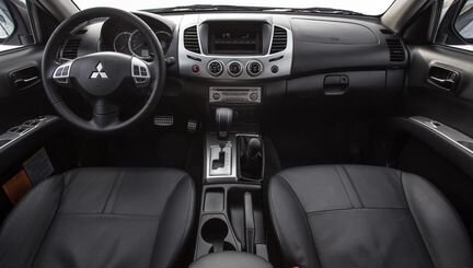 Накладка в торпеду (подушка) на Mitsubishi L200