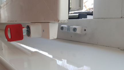 Противовзломное устройство для окон пвх