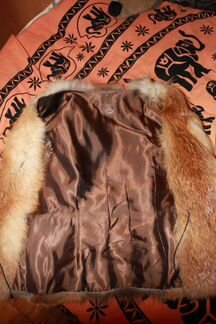 Продам жилетку из меха лисы