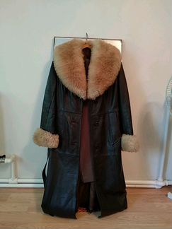 Пальто коричневая натур кожа. Воротники манжеты-ла