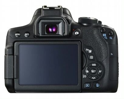 Зеркальный фотоаппарат Canon EOS 700 D EF-S 18-135