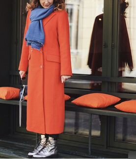 Оранжевое пальто