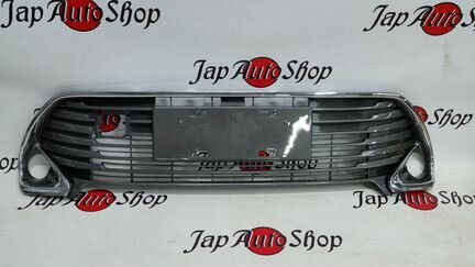 Решетка в передний бампер Toyota Camry 55