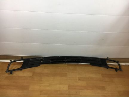 Решетка переднего бампера Hyundai Grand Starex