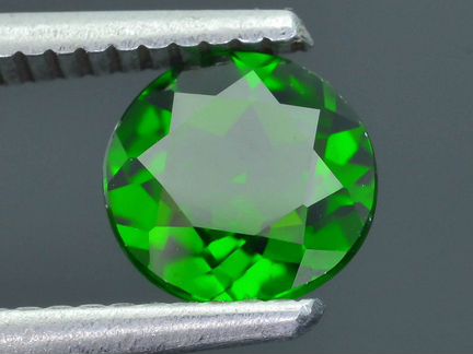 Натуральный хромдиопсид 1,37 карат