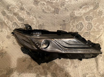 Фара правая Toyota Camry 70 17-20год