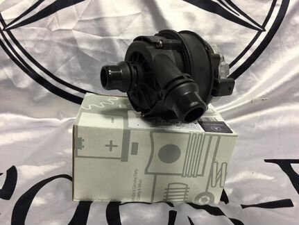 Насос охлаждающей жидкости Мерседес новый оригинал