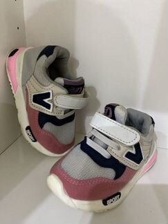 Кроссовки для девочки 21