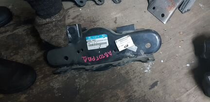 Кронштейн крепления кабины Hyundai HD170-1000