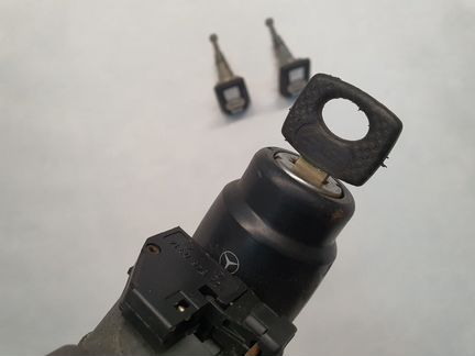 Замок зажигания + личинки Mercedes W124 из Японии